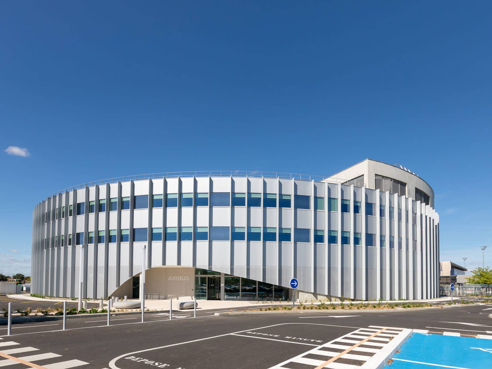 Menuiserie sur mesure et isolation thermique du bâtiment design Airbus-New-Periport-Blagnac