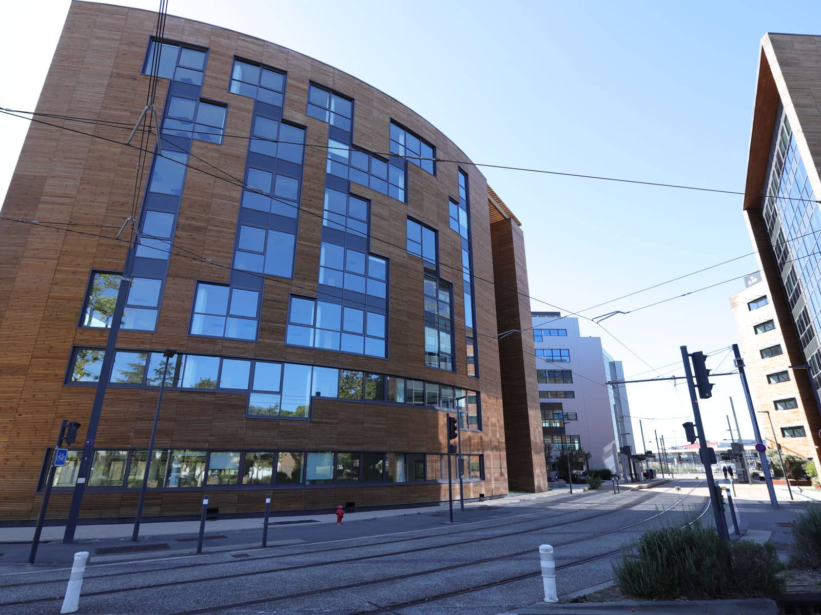 Landing Blagnac façade en alu sur mesure pour des immeubles de bureaux