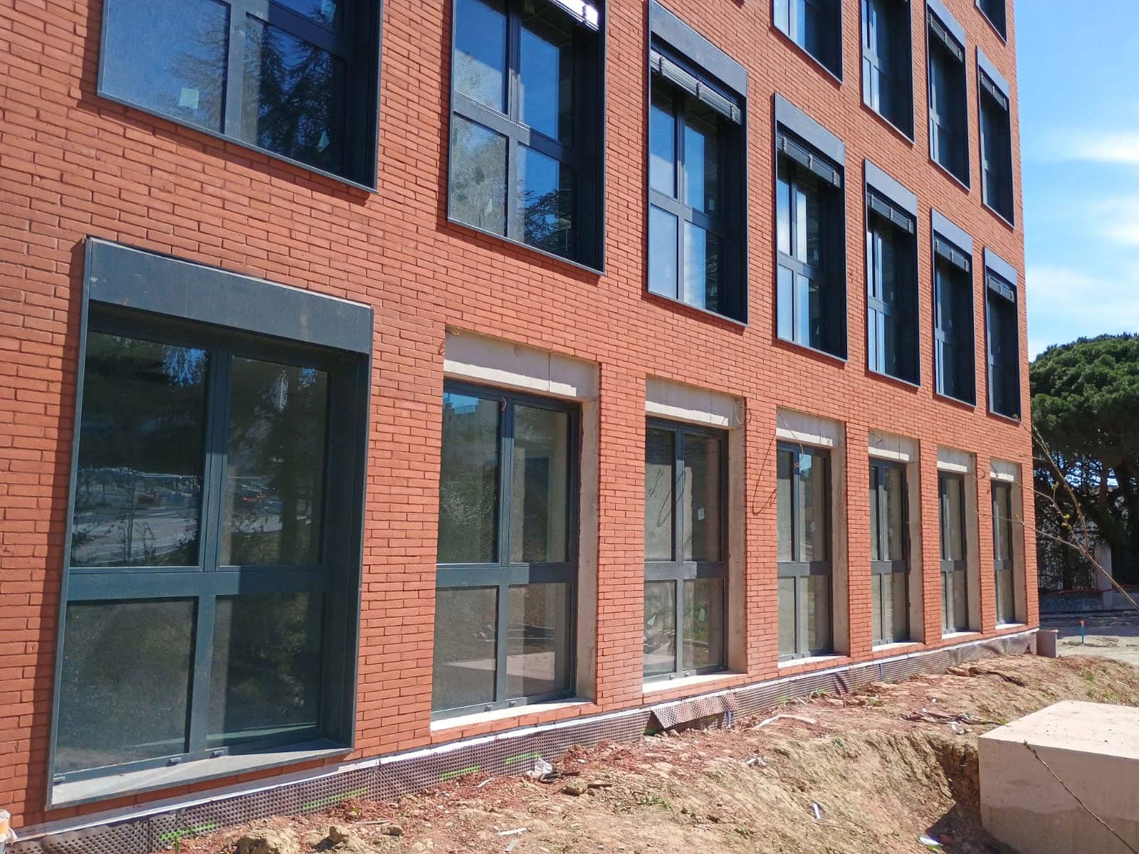 Menuiseries Extérieures protections solaires et Stores intérieurs du chantier Claystone Toulouse