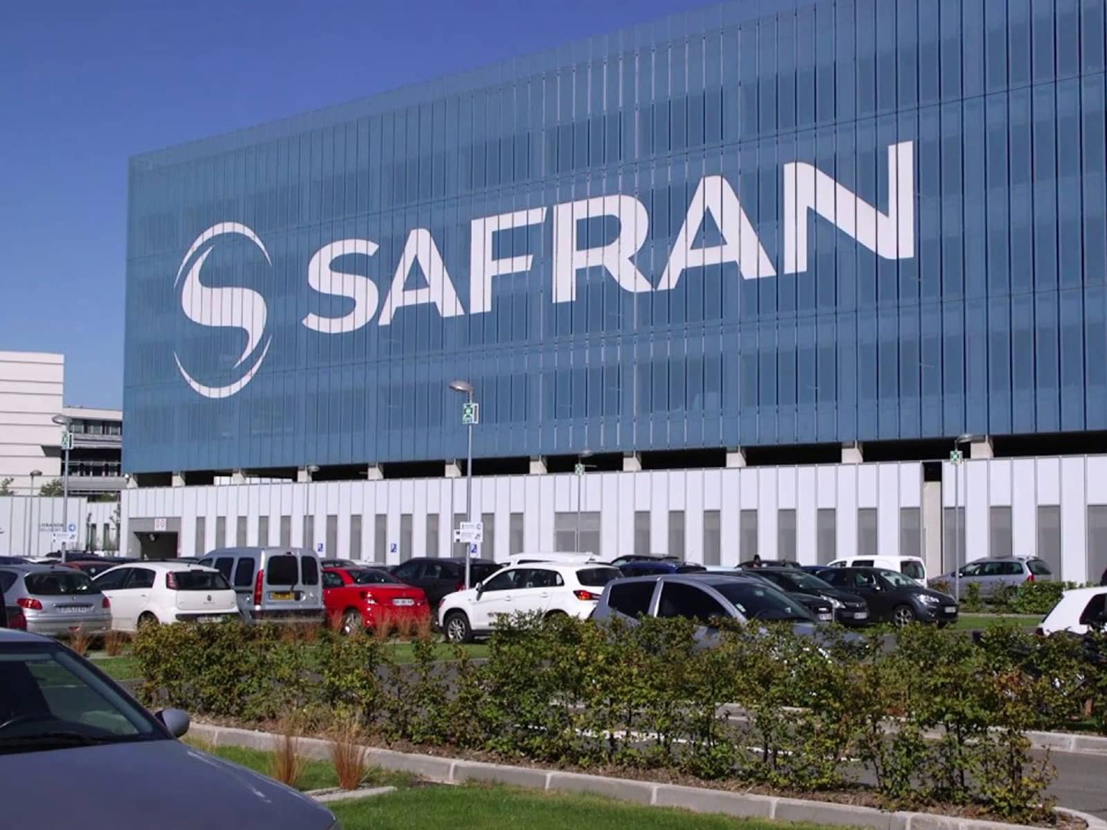 Menuiseries extérieures avec murs rideaux du siège de Safran à Blagnac